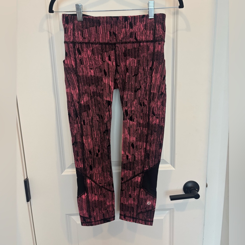 Lululemon size 4 Pink and Black Patterned Capri Leggings